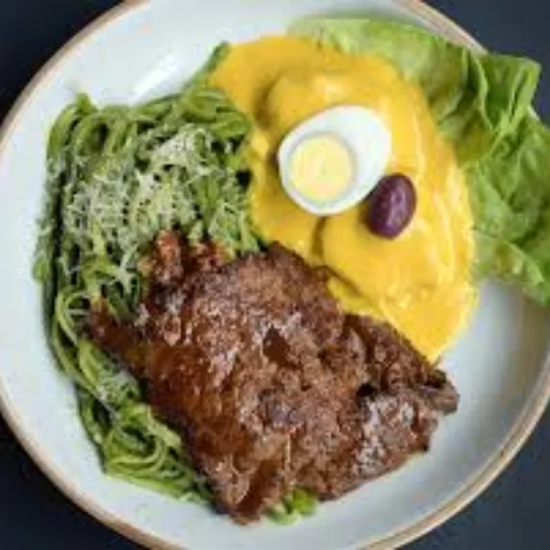 Tallarines verde c/ bistec o pollo